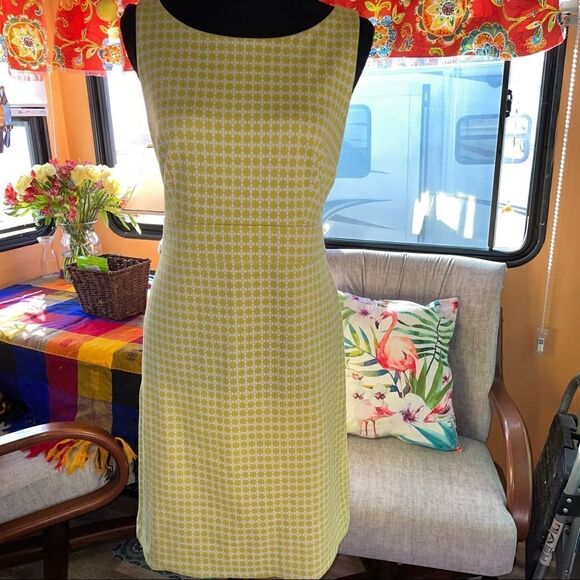 Ann Taylor Dresses & Skirts - ANN Taylor LOFT fully lined knit sheath dress Med